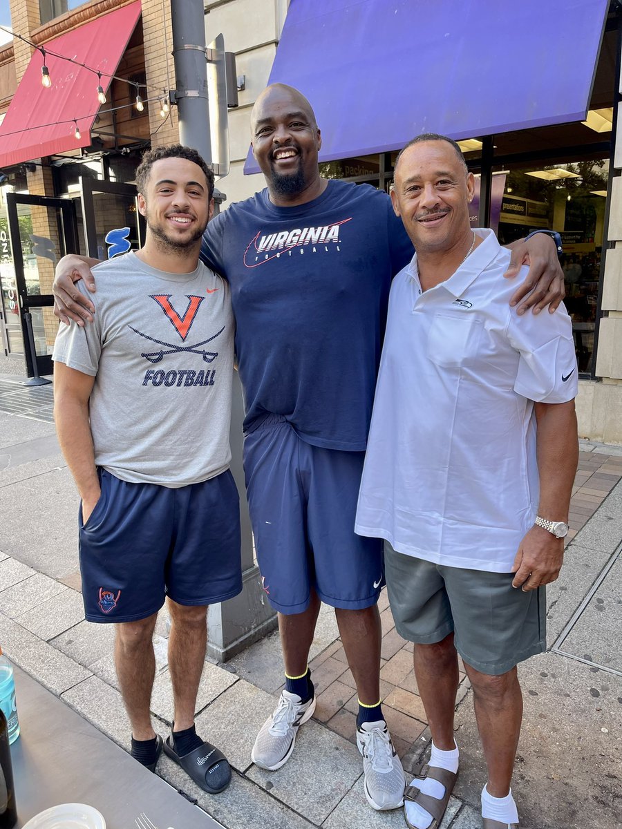 BigRayRoberts's tweet photo. #BigRaysGarageGrind “@UVAFootball Legends Editions” While in Pittsburgh to cover the @Seahawks vs @steelers for @KING5Seattle with @paulsilvi, I ran into @JoeyBlount8 and his parents. What a way to end a long walk. #Family #Hoos4Life #Legendary #WaHooWa #ItsWhatWeDo https://t.co/Dgcy6UHR5z