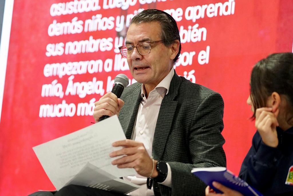 Mineducacion's tweet photo. Más de 4.300 Instituciones Educativas participaron voluntariamente en #LaEscuelaAbrazaLaVerdad una iniciativa de las organizaciones de la sociedad civil en alianza con la @ComisionVerdadC para reflexionar sobre el valor de la verdad y la reconciliación >> https://t.co/AdbY4zDX85 https://t.co/76TWzniDzt