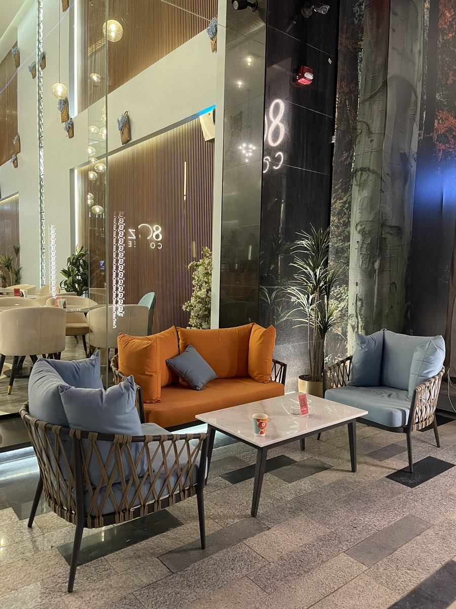 dalil_alriyad's tweet photo. بي فايف لاونج @B5_Lounges 

📍طريق الأمير تركي الأول .. مجمع لومير سنتر 
🔹إفتتاح تجريبي ⏰ من 6:30 م - 2:00 ص 

▪️مكان وديكور مميز وراقي . 
▪️طرق تقديم جميلة ومبتكرة .
▪️يقدمون لكم امبولات قهوة باردة كضيافة . 
▪️جلسات داخلية مفتوحة وخارجية مع رذاذ . 
▪️يوجد موسيقى 🎼 https://t.co/VnGxRXVV9W