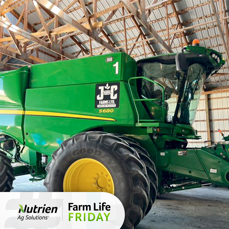 NutrienAgCda's tweet photo. This #FarmLifeFriday, it's almost go time! Bringing out your machinery to prep for harvest is always a good feeling. Let's get to work!💪

This #FarmLife photo is courtesy of Jake Ayre. #LeadingTheField 

📷: @ginger_jake0 https://t.co/guhF6nkfxQ
