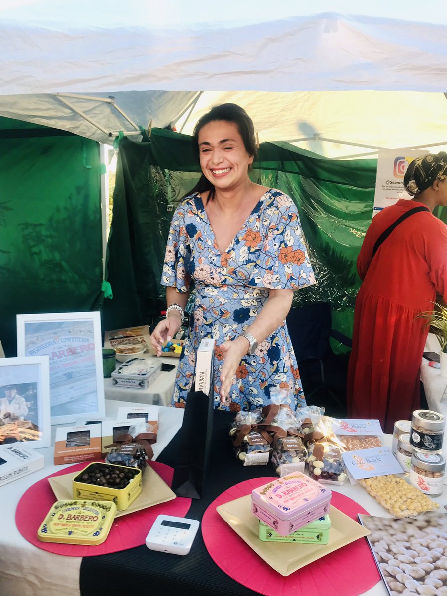 DrAyshaRaza's tweet image. Spoilt for choice at #TrashAndTreasure #StreetFood market at the @BrenthamClub tonight! Brilliant to meet local makers &amp;amp; bakers to taste &amp;amp; talk about their foodie produce 😋😋😋 #SupportLocal #BuyLocal #EatLocal
