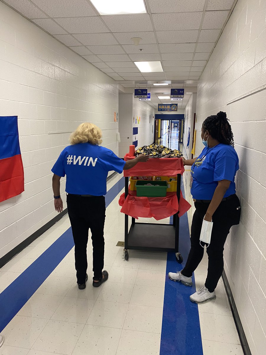 RandolphDolphin's tweet photo. This was one EXTRAORDINARY week!
✅Safety Drills ✅Heggerty’s ✅95 Core ✅Vocabulary Surge ✅Math Daily Lessons ✅Essential Agreements ✅Pop Up Snack Cart for Ts &amp; to top it off Carpool was done in 25min today! #WIN @RonMaxwellFCS1 @Franchesca_Warr @MWilson_APRES @Marquila4 https://t.co/36XmrevxAY