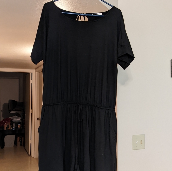 vadussa's tweet photo. So good I had to share! Check out all the items I'm loving on @Poshmarkapp from @loritathornton1 #poshmark #fashion #style #shopmycloset #zenanaoutfitters #notamorningperson: https://t.co/p4O7BiRqM7 https://t.co/tzBl2I2XEr