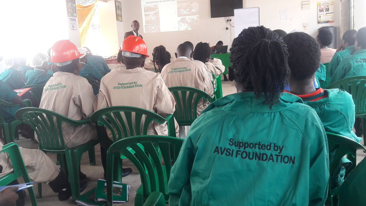 EnockAmpumuza's tweet photo. Bravo! Michael Muhanguzi-Co-Director of @nyongerayoghurt &amp; a distinguished youth agripreneur skilled under the @FondazioneAVSI @TheSAYproject inspiring peers undergoing skilling at #KagiraSkillsDevelopmentCentre through "The youth role-modelling approach to skilling"👌👏 https://t.co/3ahoCBkPNU