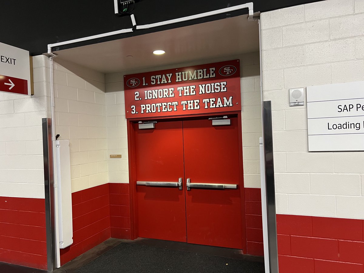 LombardiHimself's tweet photo. 49ers players see this message on the way out of the building… https://t.co/d3uFyBGGNX