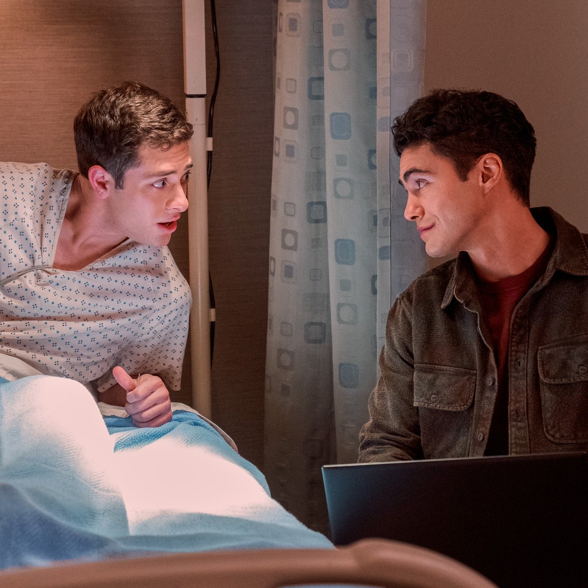 SPOILER DE EU NUNCA...

eles namoram