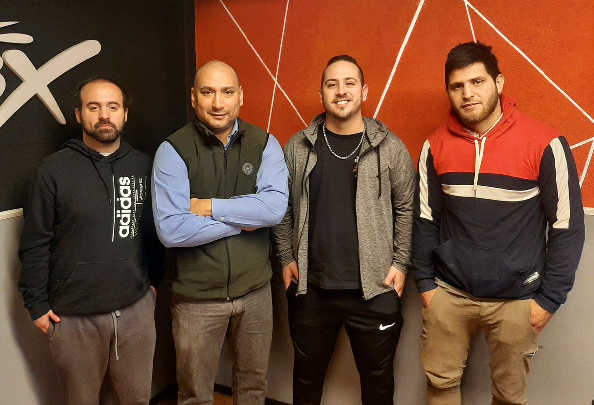 cunadelanoticia's tweet photo. ๐ #Ahora. #Entrevistamos en los estudios de @woxfm a #Tuka, #KimH y #ElMono, integrantes del grupo de #mรบsicaurbana rosarina "Los Mรกs Duros Del Sur".
#CunaDeLaNoticiaRadio #DondeNaceLaInformaciรณn https://t.co/AHLq0gOoOz
