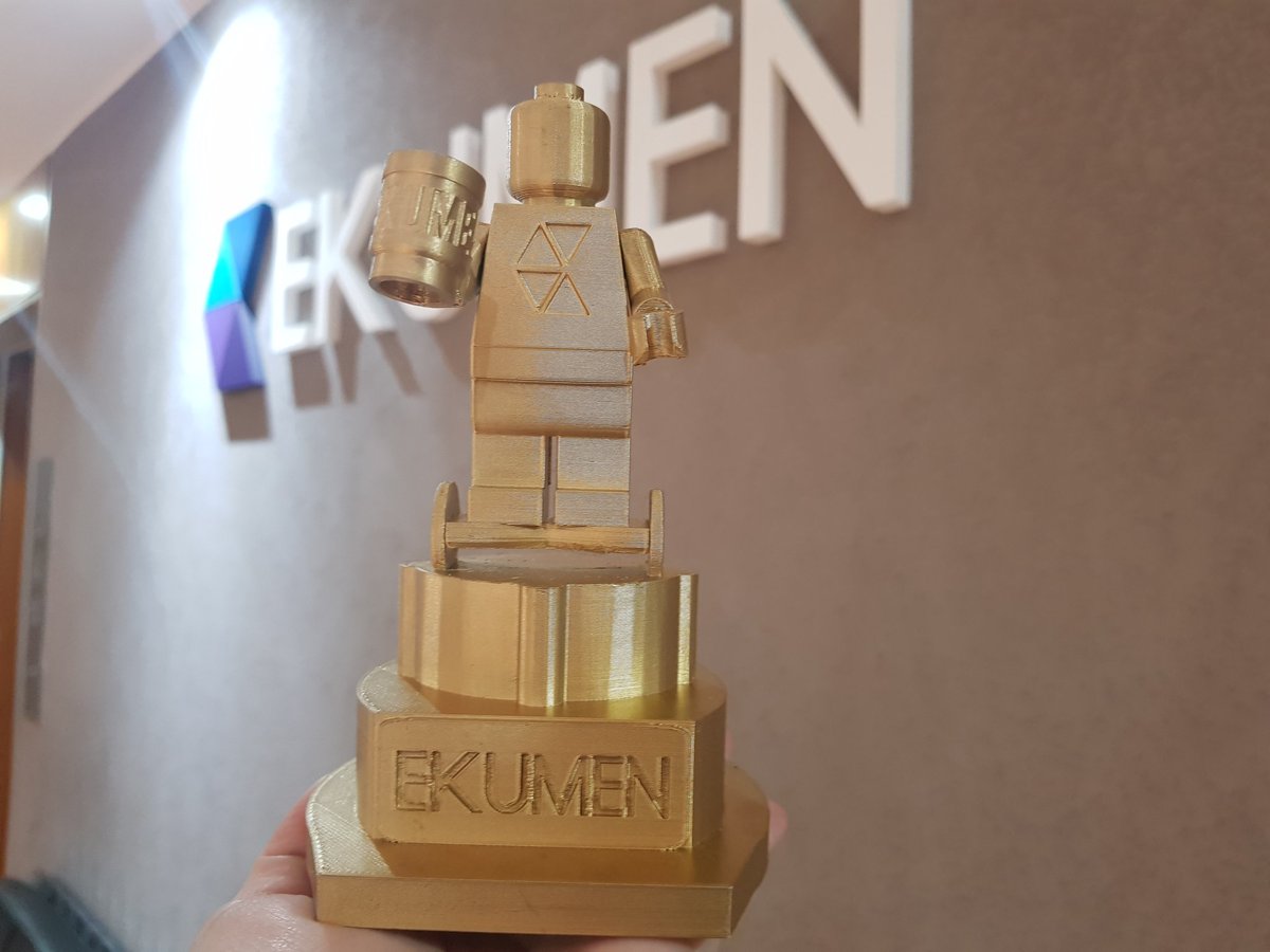 ekumenlabs's tweet photo. ๐Cheers to an amazing week! And to an incredible team!
This Eku-Dundie award goes to our Eku-Members, who make the #Ekumen happen.
(Yes, this beautiful award was designed by one of our very talented Eku-Members ๐)
#10years #makingrobotshappen #greatTeam #software #latam https://t.co/QZJB34qk39