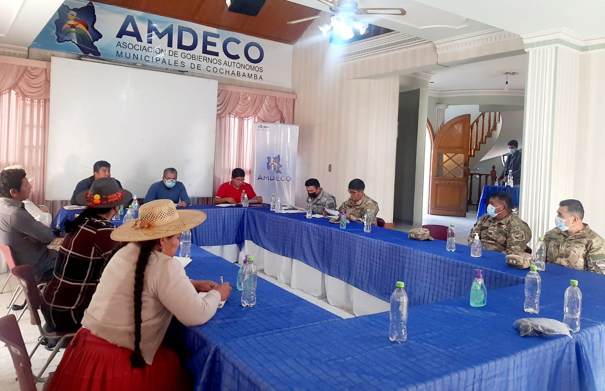 mindefbolivia's tweet photo. #Ahora l Ministro de Defensa Edmundo Novillo y Viceministro de Defensa Civil Juan Carlos Calvimontes, sostienen reunión con #AMDECO en temas de Defensa Civil, atención a desastres naturales y ayuda humanitaria a familias damnificadas
#EstamosSaliendoAdelante
#MinisterioDeDefensa https://t.co/etEFbf9655