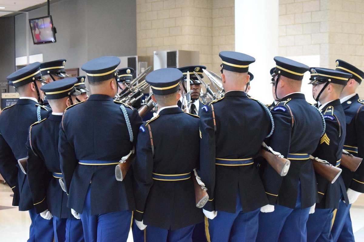 ArmyDrillTeam's tweet photo. Flashback Friday!
On June 7th, the drill team performed at the Defense Logistics Agency Headquarters! This was a great drill, and we can’t wait to perform for you again! 

Photo📸Credits: SPC Tyler Boltz

#USADT #ArmyDrillTeam #Drill #ExhibitionDrill #Military #Army #ArmyStrong https://t.co/oXoyZ5YvWu