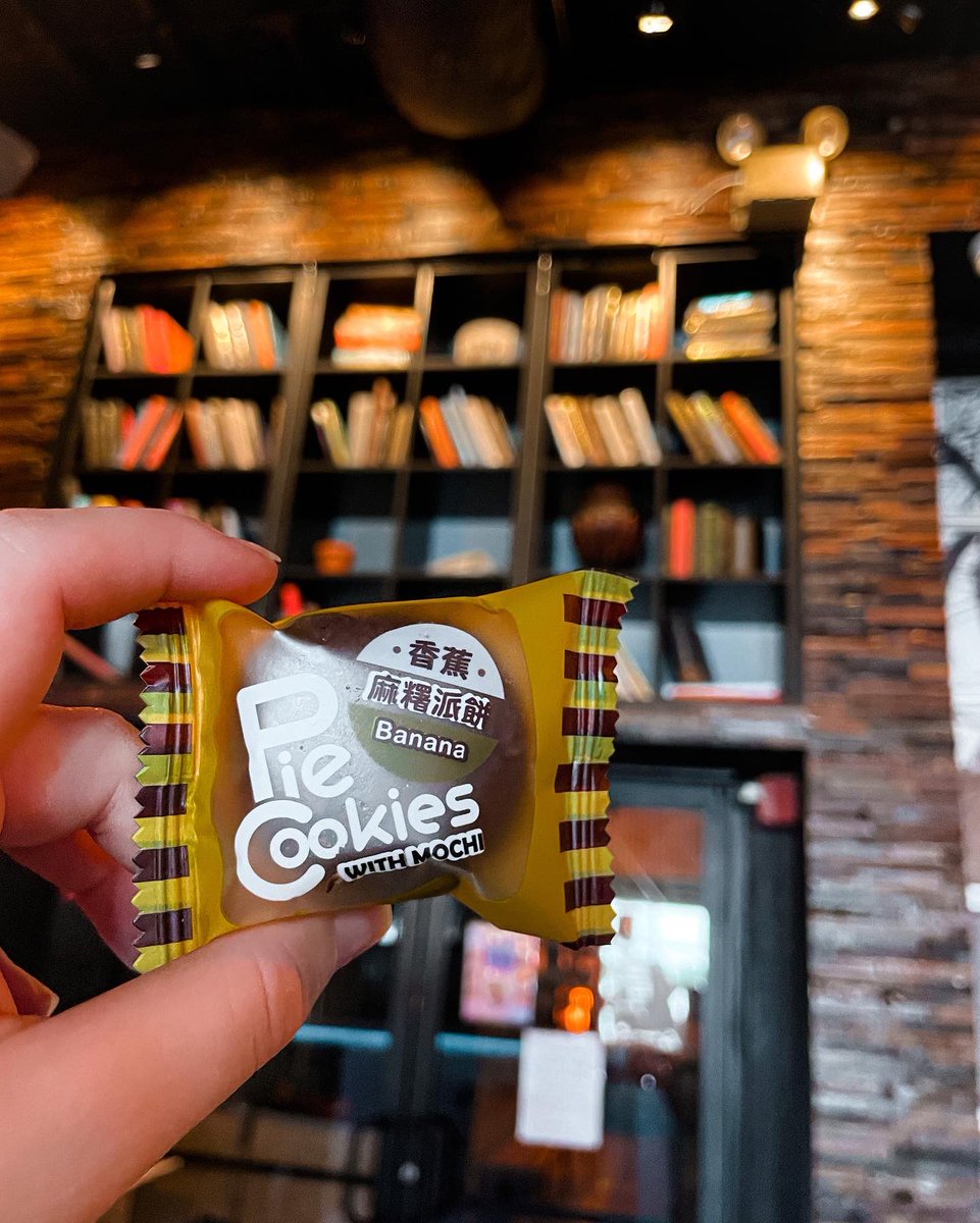 Snowbean_Cafe's tweet photo. Our favorites banana flavored snacks and drinks because every day can be banana day! 🍌💛🤩

#koreancafe #snowbean #orlandofoodie #orlandofood #orlandocafes #cafeinorlando #orlandocoffeeshops #shavedice #lovedeck #coffeelover #macaroons #homemadedesserts https://t.co/O5kRqi2vbT