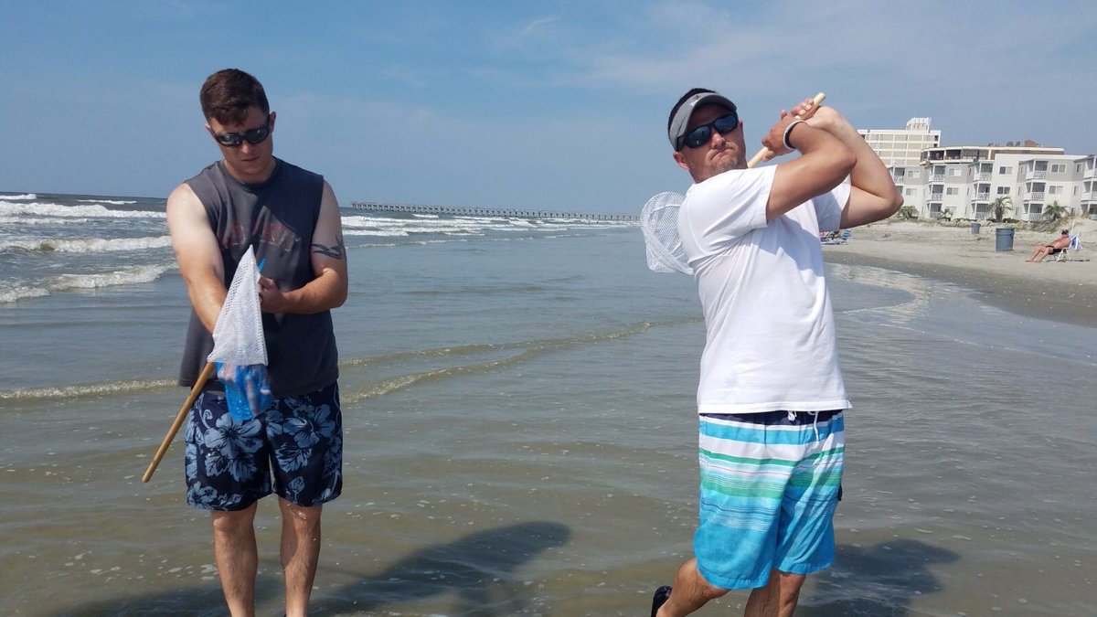 JGiesige's tweet image. Lol   Reminds me of photo Mrs took of me and bro in law Mike @MyMyrtleBeach 🦀 hunting 

#alwaysPracticing