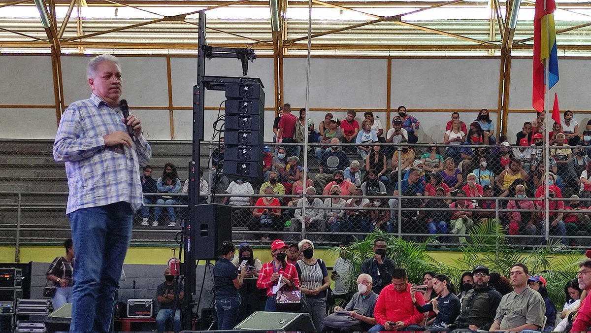 Hoy el Diputado del PSUV <a href="/serranoelioj/">ELIO SERRANO</a> expresó "Debemos ir en busca de los que se encuentran descontentos y llamarlos a qué sumemos en la lucha por la patria y fortalecer las bases del PSUV, aquí faltan caras conocidas". 

#GraciasPresidenteObrero