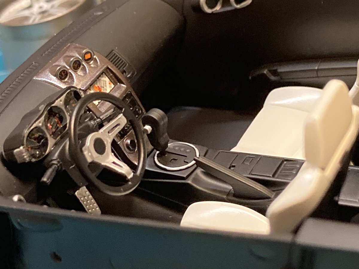 indigostar2770's tweet photo. TAMIYA Z33 ボディーのクリアー乾燥待ち中に内装を。
オレンジウィールズのステアリングを装着してみた。

#tamya
#なんとなくz33 https://t.co/z5T3R89QXp