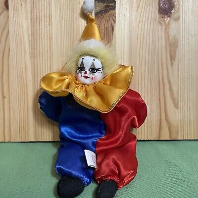 artsieGoober's tweet photo. A belated #clownweek post thanks to finally getting my first clown doll. And big thanks to @korbydaze for bringing them to artistic life! #joval #clown #clownsona #clowingaround https://t.co/Bd0rmaLnv4