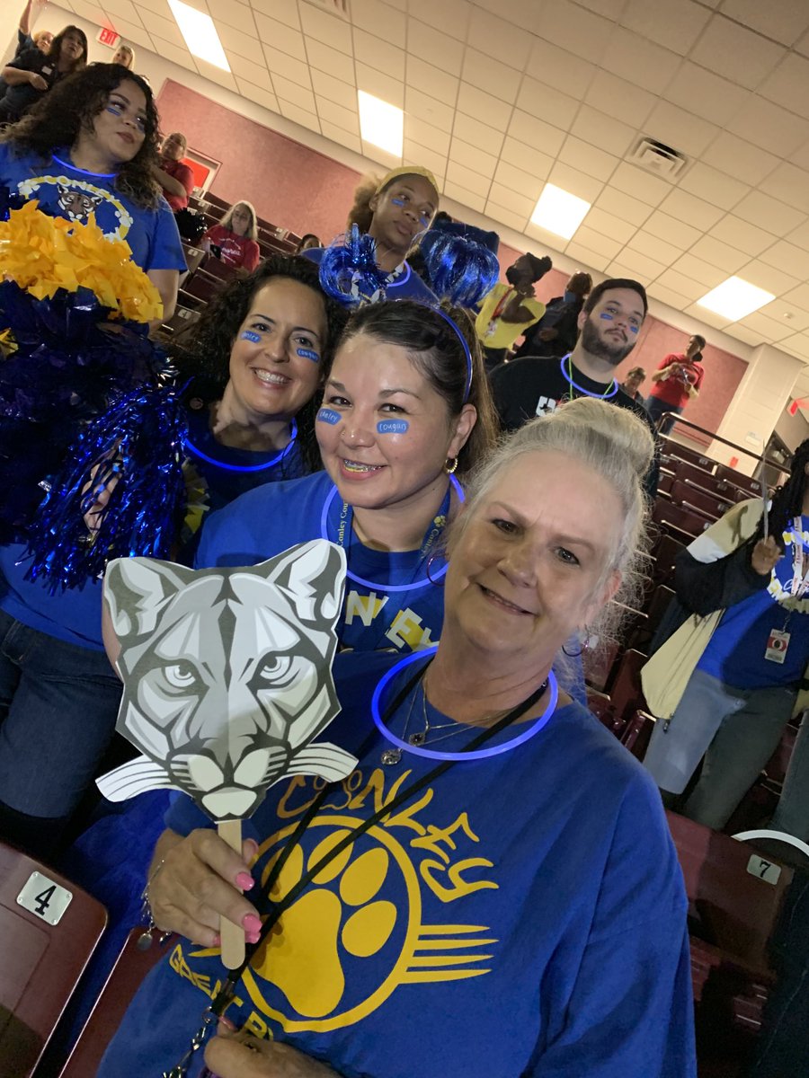 ConleyES_AISD's tweet photo. We don’t just SHINE - Team ⁦@ConleyES_AISD⁩  glows!  💙⭐️🐾 https://t.co/RMB9wWmJaq