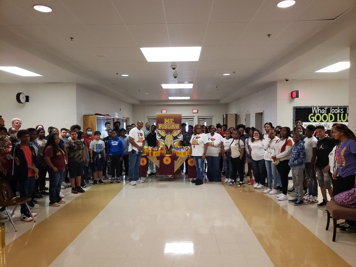 MSCS_CCTE's tweet photo. Check out @Pisgah_Eagles Early College High School's college coursework sign-up celebration!! 

Excellence Everyday without Excuses.....College Bound

@SCSK12Unified @SCS_CCTE https://t.co/bIIc6JVJhy