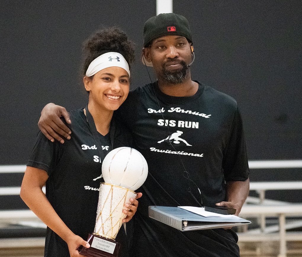 Thanks to @CoachSmooveBHCC, <a href="/mpr_talie/">Natalia Hall-Rosa</a> and <a href="/tforbes_03/">Tatum Forbes</a> for chatting with me! Here’s a full photo gallery from the day also if you’re interested ⬇️⬇️
ethanfuller.smugmug.com/SISRun-Invitat…