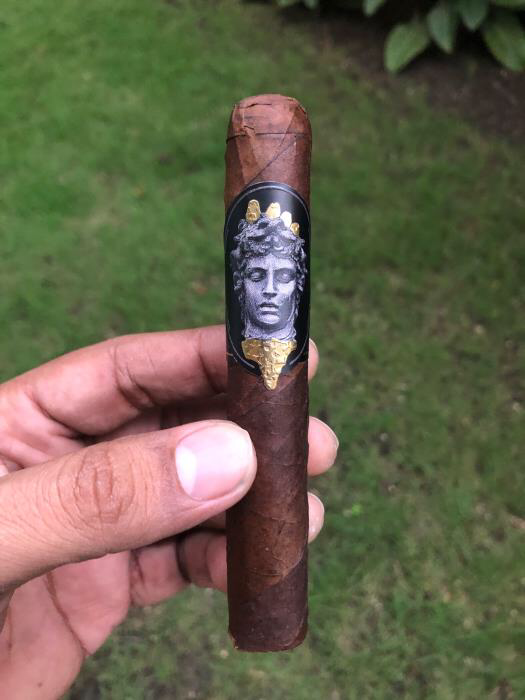 Mautiatibuel's tweet photo. Enjoying a Alec & Bradley Gatekeeper cigar! #CigarScanner #Alec&BradleyGatekeeper #TabacaleraAlianza #PurosAmigosRD https://t.co/oyfiSY5bpK