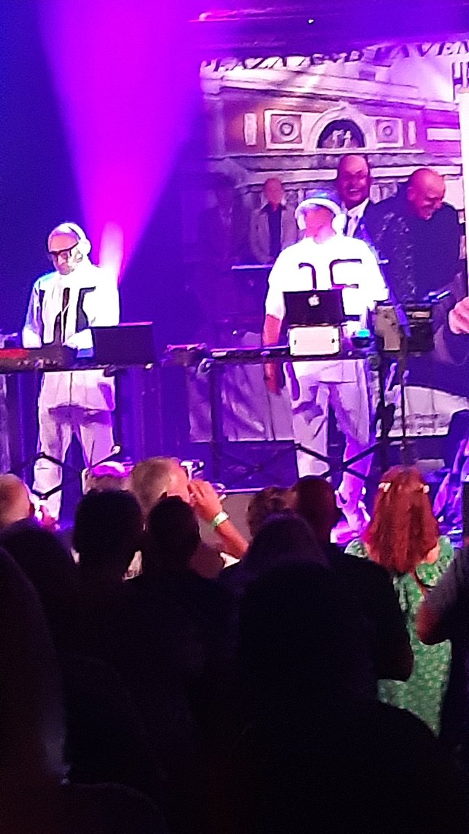 EmmaJaffray's tweet photo. What an amazing evening! #Heaven17 #une #Northwichplaza #retromantic
What a chuffing venue! Like the old Brixton Academy! We need more bands to come here ... what a venue n such a wonderful night. Music is everything @memorialdevice #northwichradio https://t.co/XHJfLQFoXT