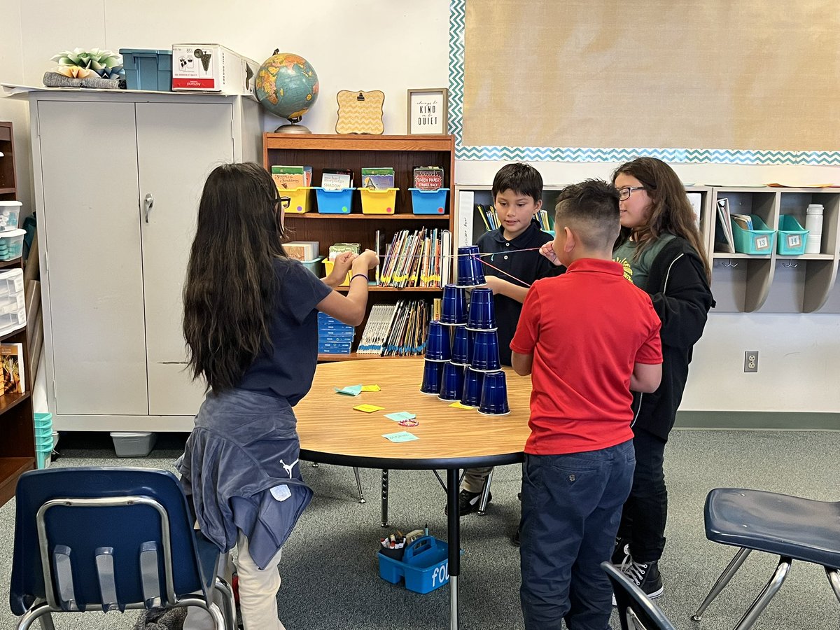 Martinezin3rd's tweet photo. 4th grade practicing their team work and communication skills to accomplish a goal! 🦁 @CarrolltonElem ##CELionPride #cfbproud #backtoschool https://t.co/PELKpYAzCM