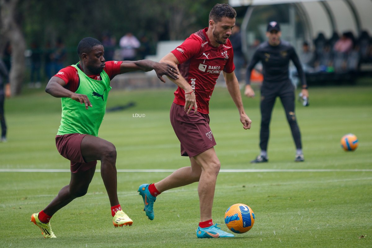 📸  #EntrenamientoLDU

¡Intensidad y Fuerza 💪! 

¡Así se preparan los #GuerrerosAlbos para el partido de mañana!

🆚 #LDUvsEME
📆 14.08.2022 | 18h00