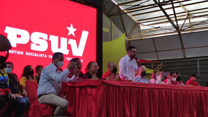 Alcalde <a href="/farith15/">Farith Fraija</a> Yo tengo a mis candidatos, esos son ustedes que con pandemia, recesión económica, lucharon para salir adelante ante las adversidades.
Los jefes de calle, de comunidad y UBCH, son la fortaleza de la revolución.
#GraciasPresidenteObrero