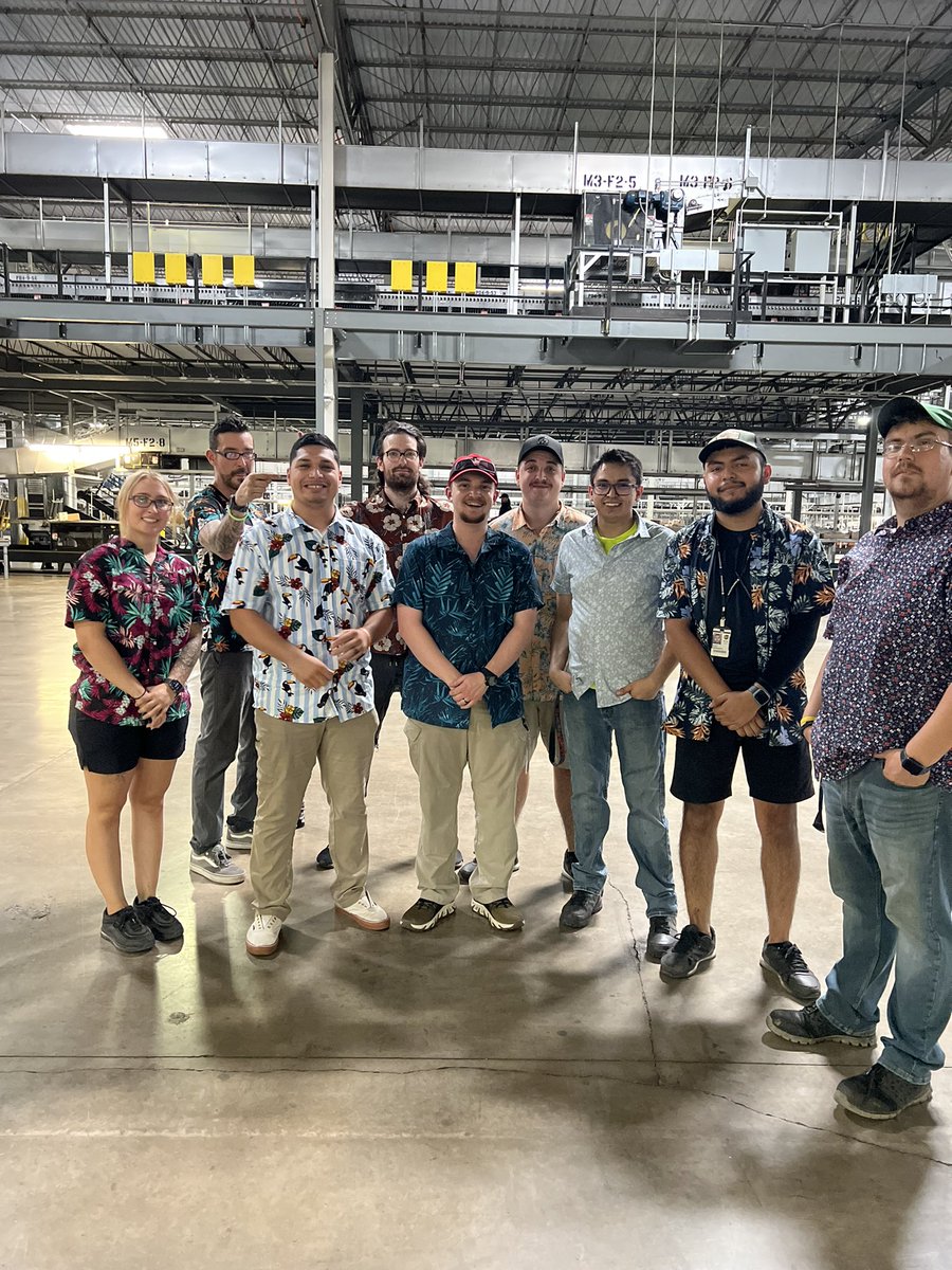 #AlohaFriday with my Inbound team! <a href="/Indyday_lions/">Independence</a> <a href="/bigtymer504/">E.J.⚜</a>