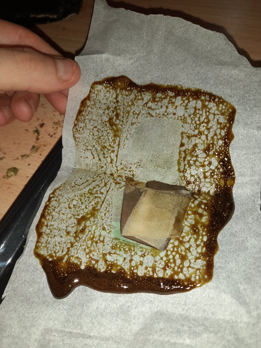 italiangrowing1's tweet photo. Rosin 🍀☕💚#italiangrowingplant #CannabisCommunity #420life #WeedLovers #weedsmokers #weed #420community https://t.co/IjxPklYLMi
