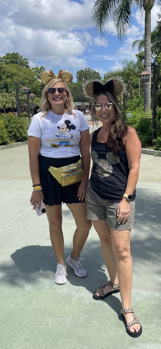 Such an exciting day in Animal Kingdom to meet the one and only Molly!!!
She is even more beautiful in person and was so sweet😘 
<a href="/AllEarsNet/">AllEars.Net</a>