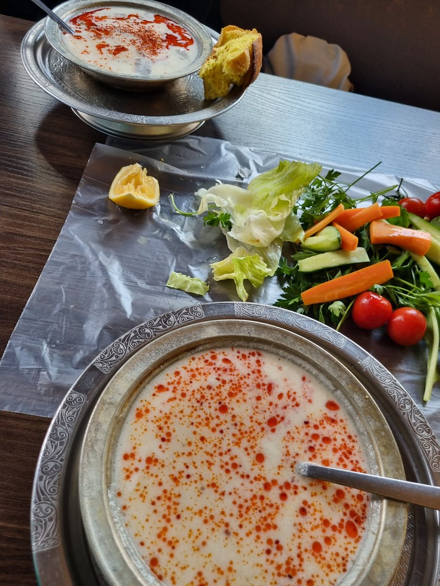 Asko kusko görünüp işkembe-paça içmeye giden o kızsındır <a href="/Zeynepsynnn/">Zeynep Sayın🌺</a>