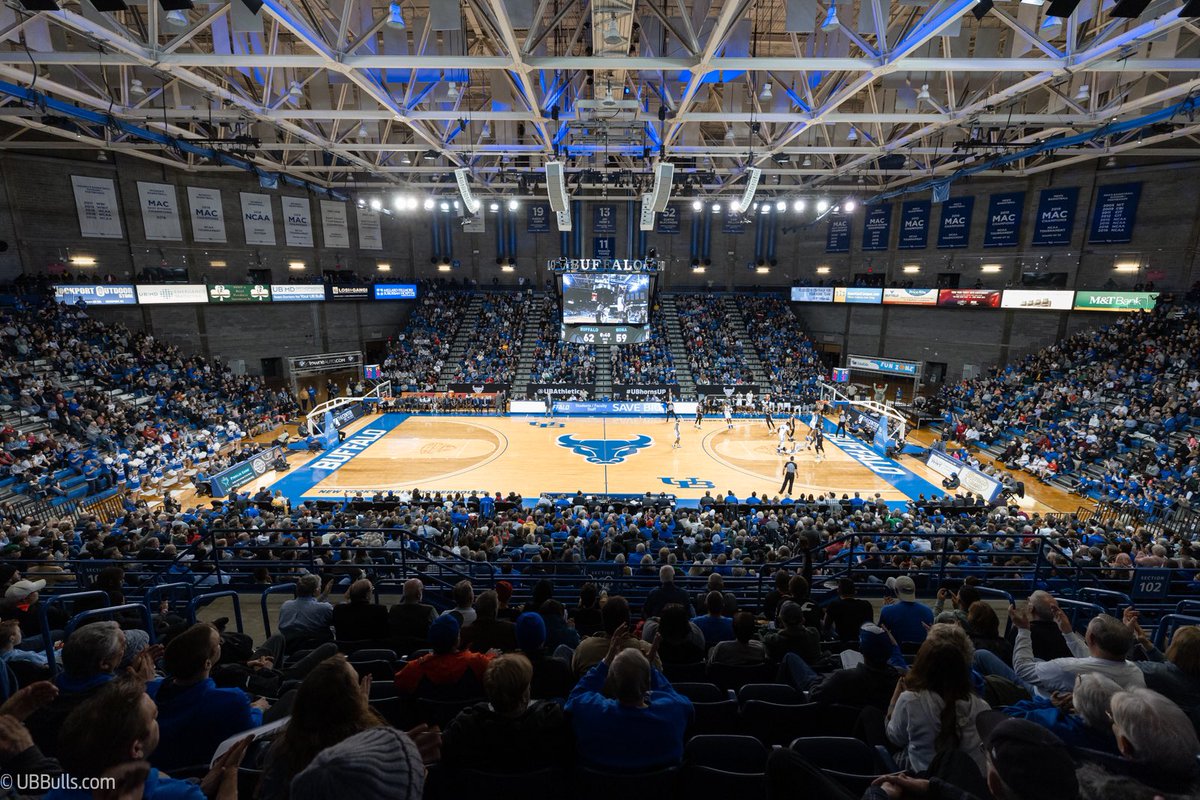 After a great talk with coach Whitesell I am extremely blessed to say I have received my 3rd division one offer from the university of buffalo 💙🤍
#hornsup