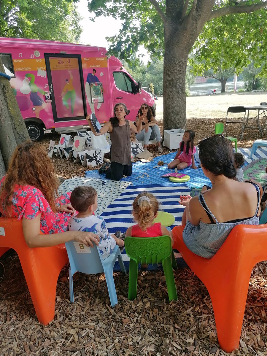 bibliobus_tlse's tweet photo. [ÉTÉ] les bibliobus reprendront leurs tournées le 1er septembre. En attendant, retrouvez-nous à Toulouse plages sur le stand de Biblioplage pour des lectures le matin et des activités manuelles l'après-midi 😊✨🌳🏖️ https://t.co/ppIpiVcbmZ