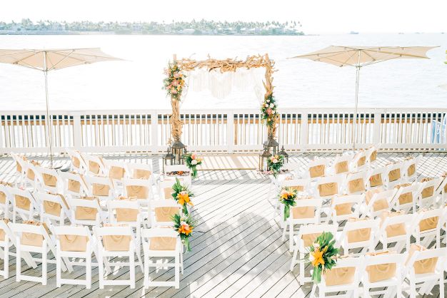 OceanKeyResort's tweet image. We are thrilled to share this spectacular oceanfront wedding feature from @CaratsandCake, checkout the link below to see all the amazing moments!

fal.cn/3qOJ4

@kylieoco_
@simplyyoukw
@milan_event

#oceankeyresort #floridakeys #islandluxury #keywestwedding