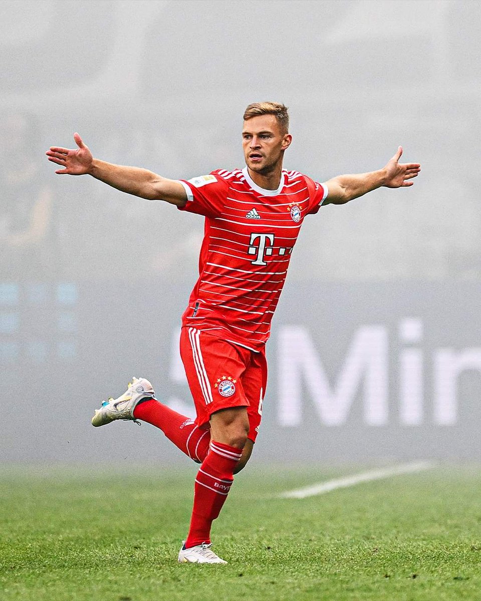 Offsider11's tweet photo. 2022/23 season's first goal in Bundesliga is just 😮

#Kimmich #SGEFCB https://t.co/KxWxBYHrhH