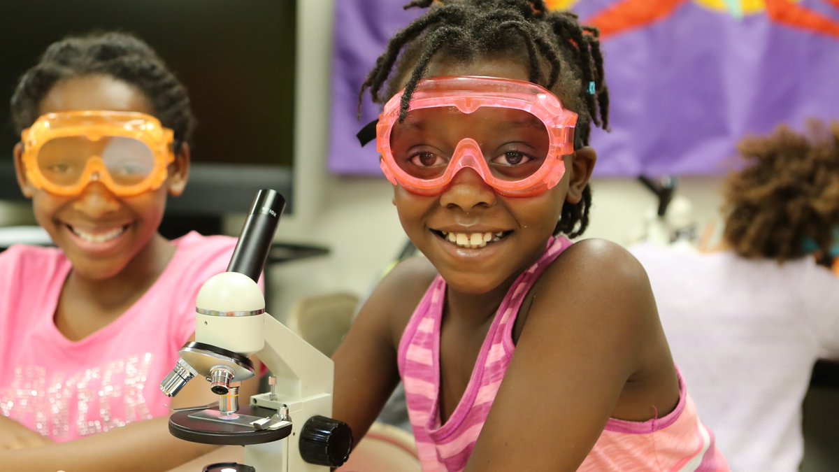 fwmsh's tweet photo. Join us for GSK #ScienceintheSummer, a fun free STEM program in partnership with @Franklin institute . Find out more at the #LinkInBio! #GSKSIS #FWMSH https://t.co/6DF2VkUZYr