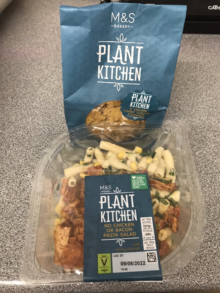 Dinner at work! Didn’t have time to prep anything to take with me so M&S on my break! 💁🏻‍♀️🤣🌱
#fridaynightdinner #GoVegan #VeganForTheAnimals #plantkitchen #plantbased 🌱