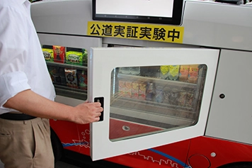 TradecraftJake's tweet photo. Japan has self-driving snack cars! How long do you think it will be until this concept hits the US? #AgeofAutonomy https://t.co/Z3ugWw8svc