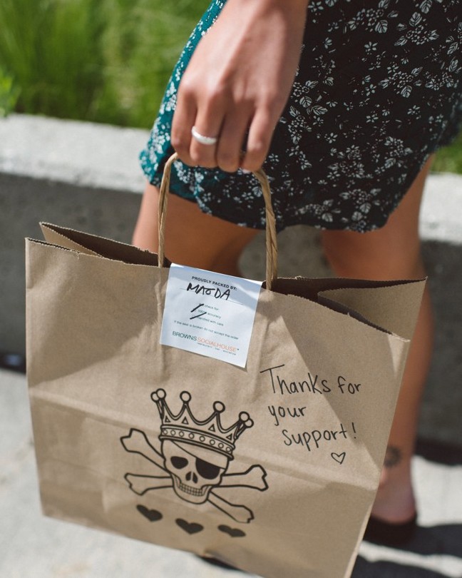 brownslolo's tweet photo. Whether you’re heading to the beach, a lake or just hanging out at home tonight, you can order all of your favourites for pick-up or delivery! ✨

We also offer off-sales as well with the purchase of food – cans of Social Lager, Whiteclaws, wine + more!🍻 https://t.co/Dk8cvkjvuW