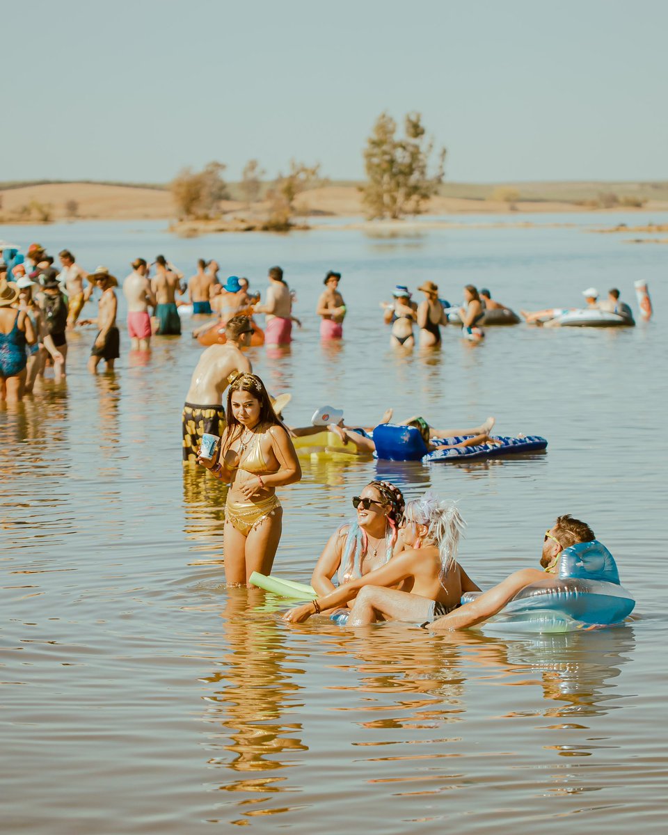 DirtybirdCamp's tweet photo. Soakin’ in the sunshine ☀️ #DBCampout https://t.co/WqRW1VCRjv