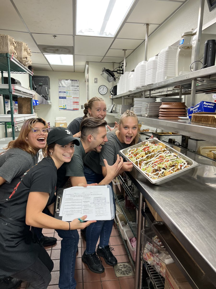 LukeFBrockman's tweet photo. Nacho Day at Streamwood Chiliโs! #Nachos #TeamStreamwood #chilisculture @Chilis @GumpMike @NicholasBPaxton @EricTom222 @AlannaKaihara @shelliwolf @ckouzmanoff1 https://t.co/QTHSscC8Hq