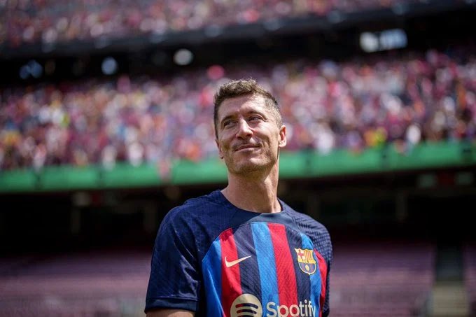 jotajordi13's tweet photo. ¿Q presentación os ha gustado más?

Rt- Mbappé
❤️- Lewandowski https://t.co/uTVyuAy6BT