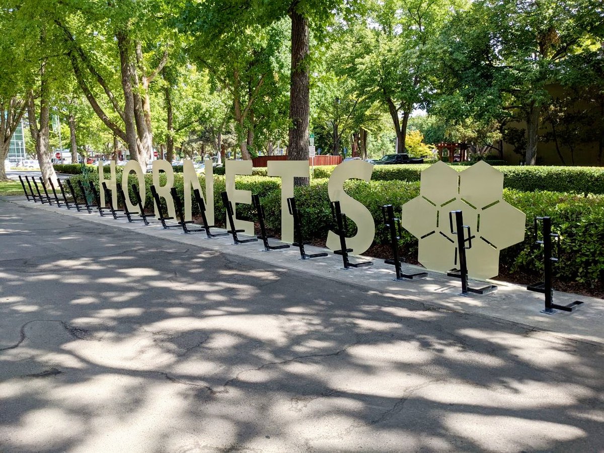 SacStateSSC's tweet photo. I spy ๐ต๏ธโโ๏ธ HORNETS near ๐Yosemite Hall. @sacstate #ssc #wherestudentscomefirst https://t.co/6dlI9uRgxa