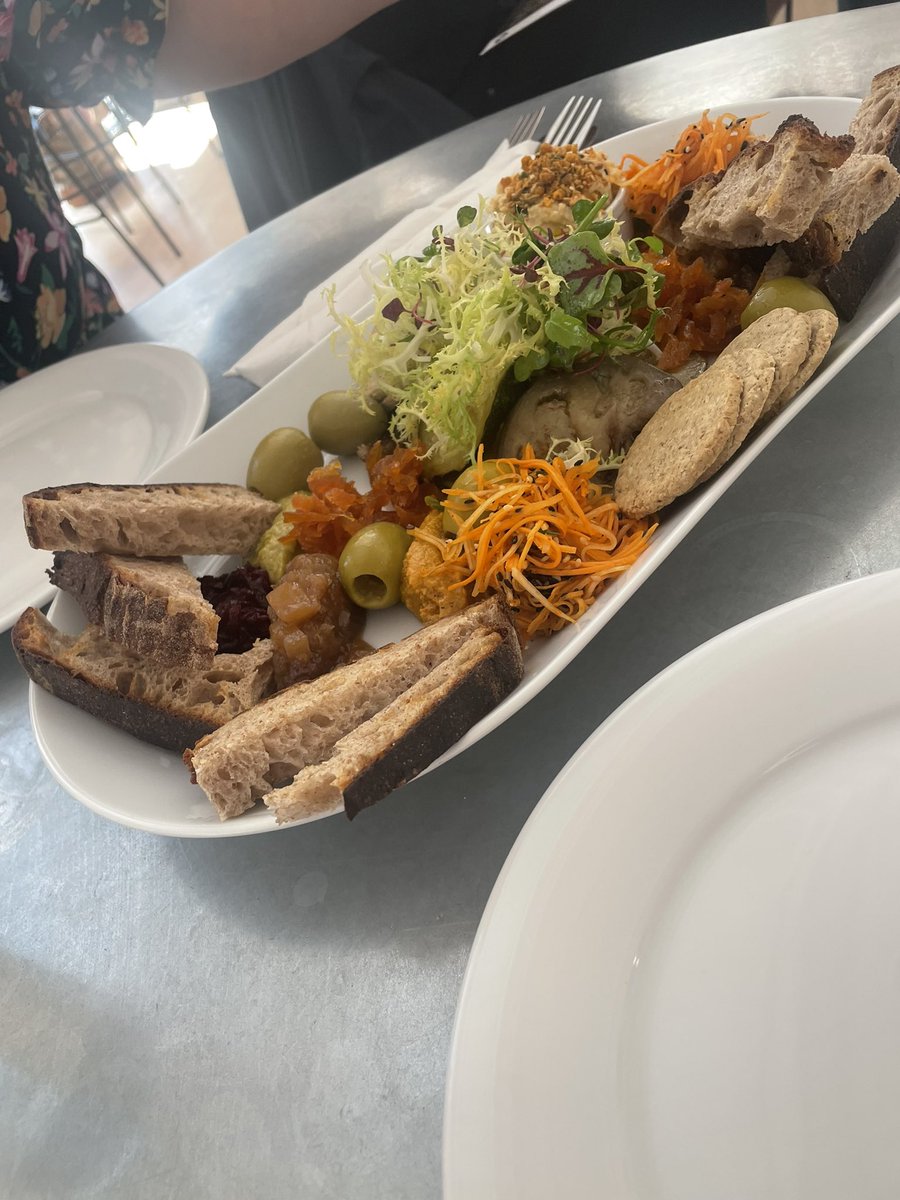 gillianSNP's tweet photo. Great day in Edinburgh. Been to a museum, a dungeon, caught a show and ate far too much lovely food. #fringe #sunnyscotland #edinburghfringe #daysoff @JennaJoans https://t.co/IF0gPyJPsf