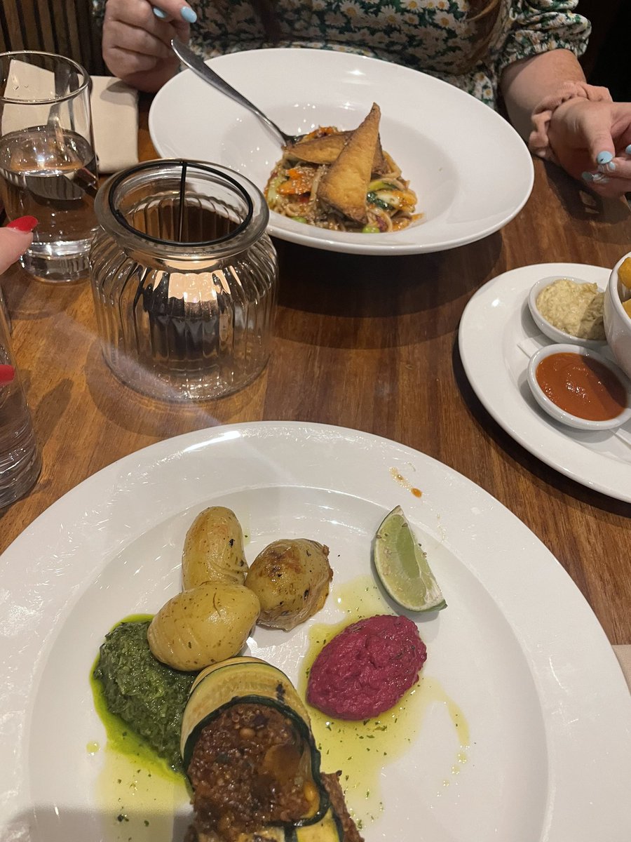 gillianSNP's tweet photo. Great day in Edinburgh. Been to a museum, a dungeon, caught a show and ate far too much lovely food. #fringe #sunnyscotland #edinburghfringe #daysoff @JennaJoans https://t.co/IF0gPyJPsf