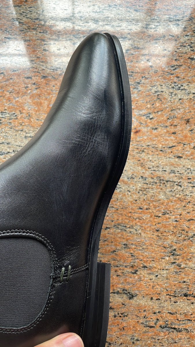 iamkapsicum's tweet photo. Had a bad experience with @rarerabbit_in and the best part is that their customer care doesn’t even respond. Bought a shoe which was defective and they sent the same one as replacement and now nobody has bothered to reply.
Don’t waste money on this brand. https://t.co/JZnOFLBCHO