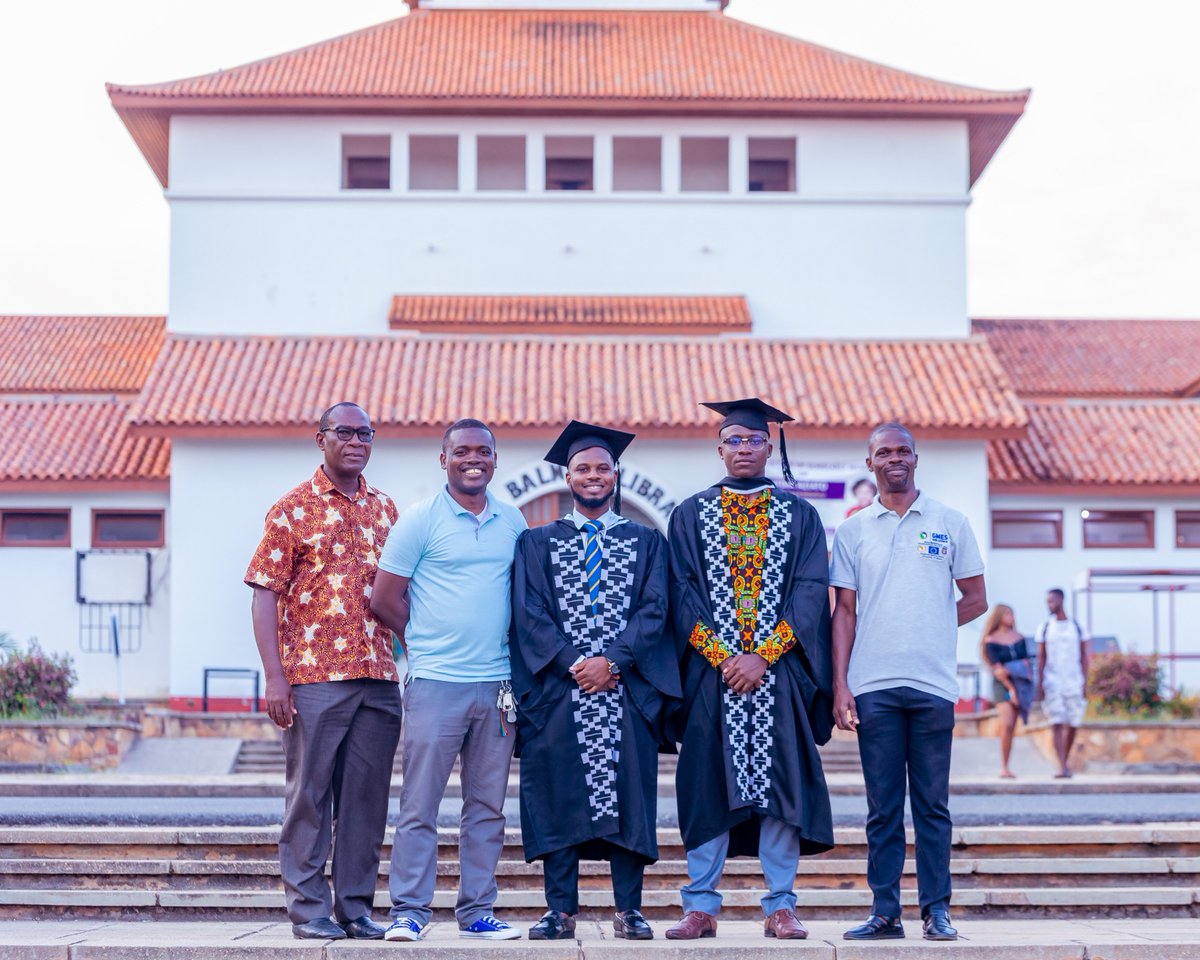 ug_gmes's tweet photo. Trainers and the #GMESandAfrica grantees  

@ikwills guided @nhii_adu 👉🏿 Spatial Distribution Of Mangroves At The Keta Lagoon Complex In The Volta Region Of Ghana

@BennetFoli guided @KpobiEli 👉🏿 Monitoring Coastal Environment Using Raspberry Pi-based Remote Station

#MarCNoWA https://t.co/YIqywiHpfz