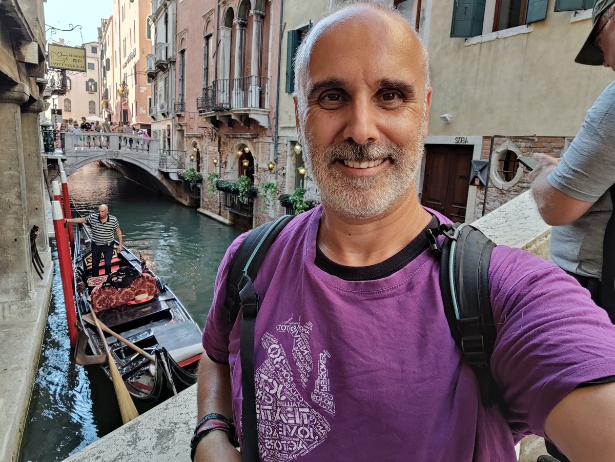 lluissalagarcia's tweet photo. La primera #jotaselfie de l'estiu a la ciutat de La Fenice...un teatre ressorgit de les seves cendres... La propera temporada hi tornem a tope..
Bon estiu #jotes #socjota #jotespelmon #comelramon #jatocacanviarlasamarreta @jcteatre https://t.co/bSUEEqW8Yl