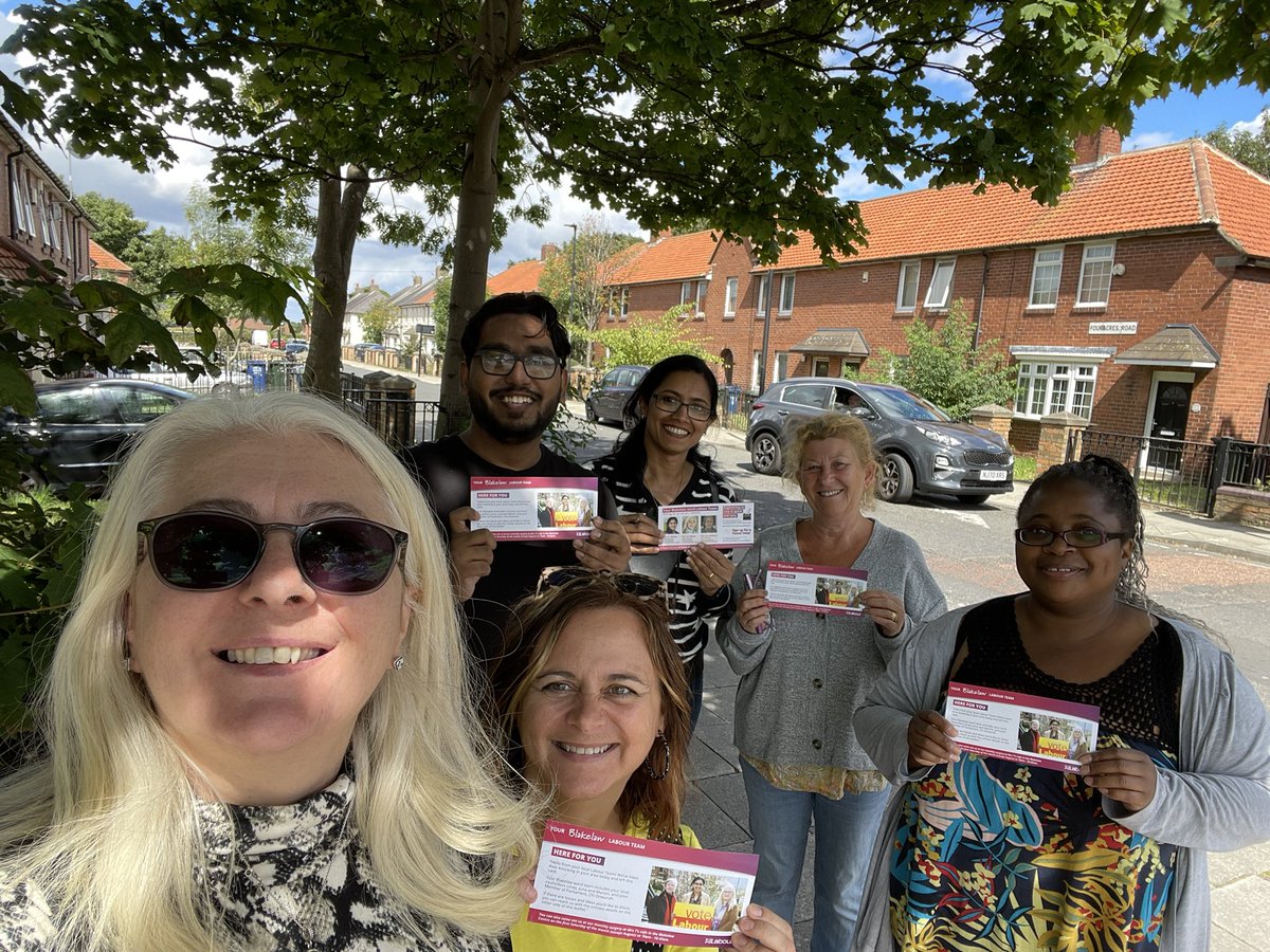 Great street surgery on Moorhead and Fouracres today - Labour councillors working all year round ❤️