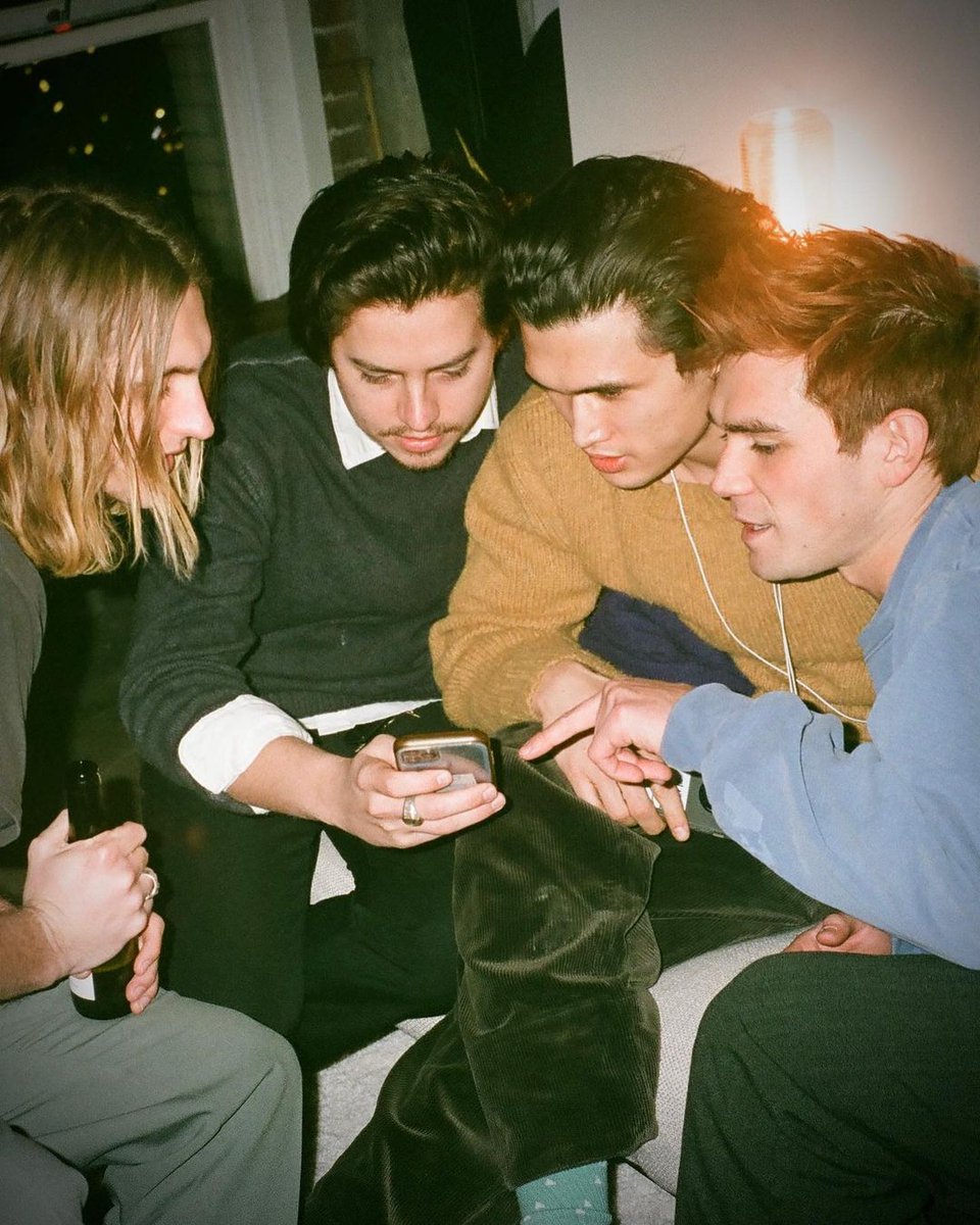 Cole Sprouse Brasil tweet media